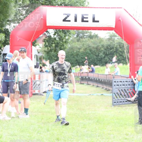 21.06.2026 - 29. Vierlanden-Triathlon Andreas Tolksdorf http://msf.ph/oto/9885375 21.06.2026 11:29:05 Ziel  meine-sportfotos.de