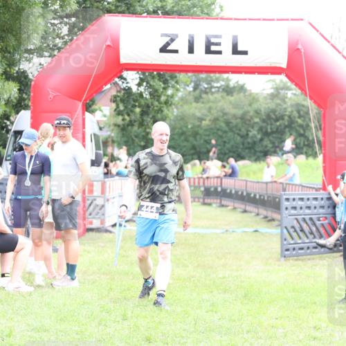 21.06.2026 - 29. Vierlanden-Triathlon Andreas Tolksdorf http://msf.ph/oto/9885392 21.06.2026 11:29:06 Ziel  meine-sportfotos.de