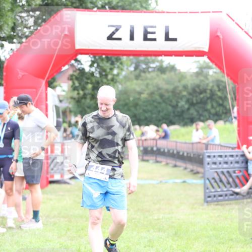 21.06.2026 - 29. Vierlanden-Triathlon Andreas Tolksdorf http://msf.ph/oto/9885412 21.06.2026 11:29:07 Ziel  meine-sportfotos.de