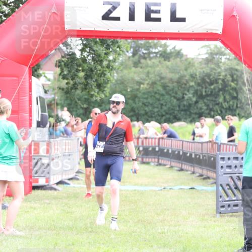 21.06.2026 - 29. Vierlanden-Triathlon Andreas Tolksdorf http://msf.ph/oto/9885531 21.06.2026 11:29:23 Ziel 427, 432, 623, 427, 432, 623 meine-sportfotos.de