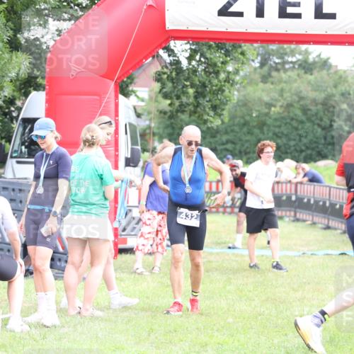 21.06.2026 - 29. Vierlanden-Triathlon Andreas Tolksdorf http://msf.ph/oto/9885586 21.06.2026 11:29:30 Ziel 81, 623, 81, 623 meine-sportfotos.de