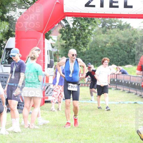 21.06.2026 - 29. Vierlanden-Triathlon Andreas Tolksdorf http://msf.ph/oto/9885600 21.06.2026 11:29:30 Ziel 81, 623, 81, 623 meine-sportfotos.de