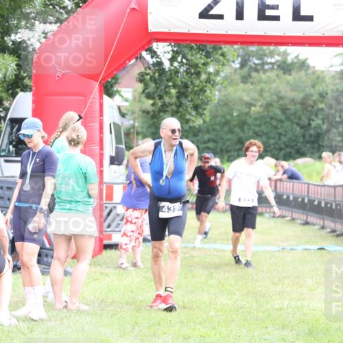 21.06.2026 - 29. Vierlanden-Triathlon Andreas Tolksdorf http://msf.ph/oto/9885639 21.06.2026 11:29:30 Ziel 81, 623, 81, 623 meine-sportfotos.de