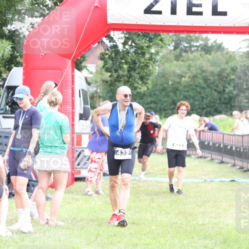21.06.2026 - 29. Vierlanden-Triathlon Andreas Tolksdorf http://msf.ph/oto/9885648 21.06.2026 11:29:30 Ziel 81, 623, 81, 623 meine-sportfotos.de