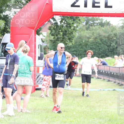 21.06.2026 - 29. Vierlanden-Triathlon Andreas Tolksdorf http://msf.ph/oto/9885657 21.06.2026 11:29:30 Ziel 81, 623, 81, 623 meine-sportfotos.de