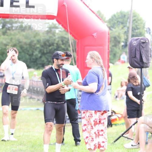 21.06.2026 - 29. Vierlanden-Triathlon Andreas Tolksdorf http://msf.ph/oto/9885812 21.06.2026 11:29:44 Ziel 418, 530, 418, 530 meine-sportfotos.de