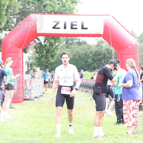 21.06.2026 - 29. Vierlanden-Triathlon Andreas Tolksdorf http://msf.ph/oto/9885822 21.06.2026 11:29:47 Ziel 404, 418, 530, 404, 418, 530 meine-sportfotos.de
