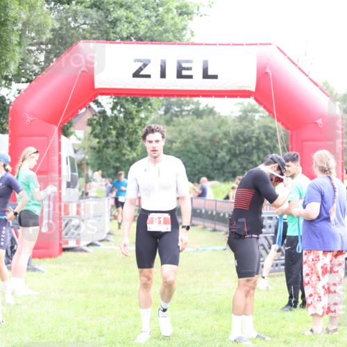 21.06.2026 - 29. Vierlanden-Triathlon Andreas Tolksdorf http://msf.ph/oto/9885841 21.06.2026 11:29:47 Ziel 404, 418, 530, 404, 418, 530 meine-sportfotos.de