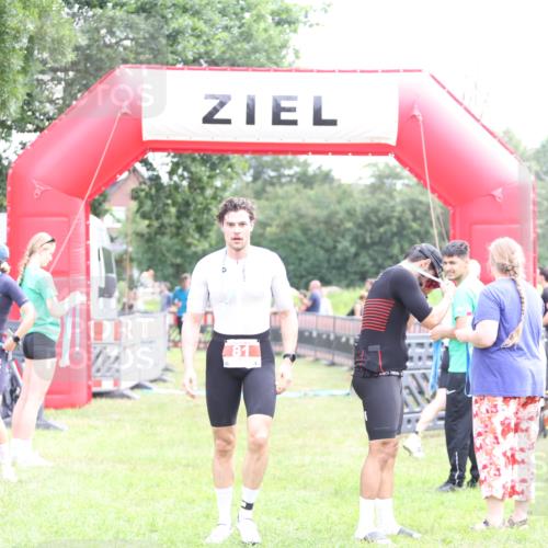 21.06.2026 - 29. Vierlanden-Triathlon Andreas Tolksdorf http://msf.ph/oto/9885844 21.06.2026 11:29:47 Ziel 404, 418, 530, 404, 418, 530 meine-sportfotos.de