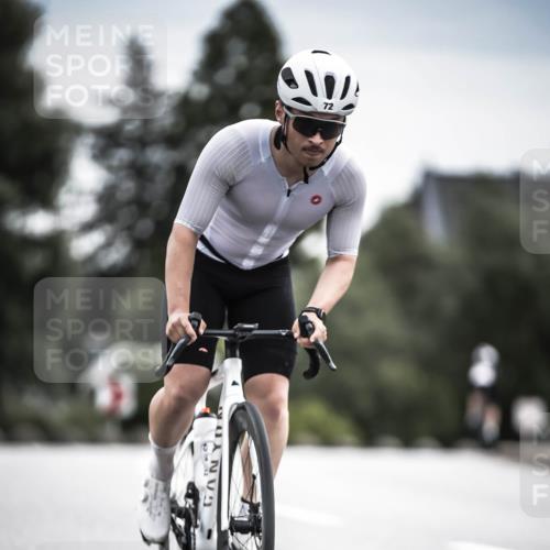 21.06.2026 - 29. Vierlanden-Triathlon H.Heesch http://msf.ph/oto/9885922 21.06.2026 10:39:09 Radfahren 72, 181 meine-sportfotos.de