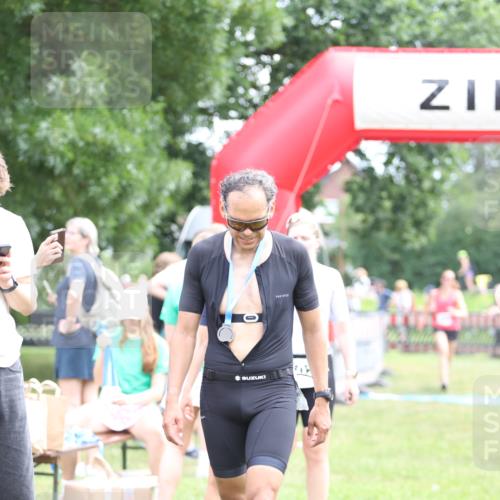 21.06.2026 - 29. Vierlanden-Triathlon Andreas Tolksdorf http://msf.ph/oto/9886058 21.06.2026 11:30:13 Ziel 406, 614, 406, 614 meine-sportfotos.de