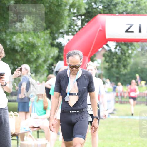 21.06.2026 - 29. Vierlanden-Triathlon Andreas Tolksdorf http://msf.ph/oto/9886061 21.06.2026 11:30:13 Ziel 406, 614, 406, 614 meine-sportfotos.de