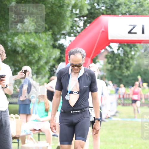21.06.2026 - 29. Vierlanden-Triathlon Andreas Tolksdorf http://msf.ph/oto/9886070 21.06.2026 11:30:13 Ziel 406, 614, 406, 614 meine-sportfotos.de