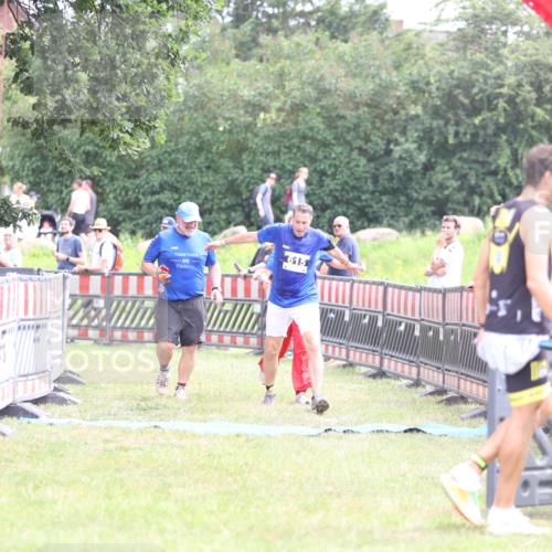 21.06.2026 - 29. Vierlanden-Triathlon Andreas Tolksdorf http://msf.ph/oto/9886140 21.06.2026 11:30:51 Ziel 615, 615 meine-sportfotos.de