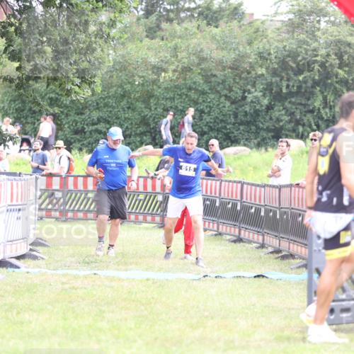 21.06.2026 - 29. Vierlanden-Triathlon Andreas Tolksdorf http://msf.ph/oto/9886146 21.06.2026 11:30:51 Ziel 615, 615 meine-sportfotos.de