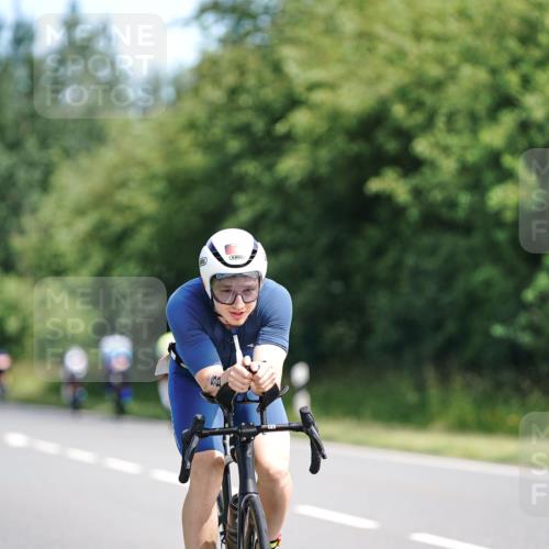 21.06.2026 - Viking Triathlon Michael Burmester http://msf.ph/oto/9886159 21.06.2026 11:26:16 Radfahren 52, 58, 77, 99, 133, 133, 141, 165, 190, 280, 316, 429, 442, 546, 560 meine-sportfotos.de
