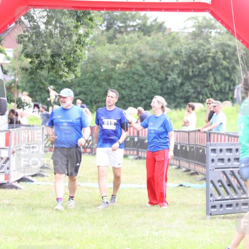 21.06.2026 - 29. Vierlanden-Triathlon Andreas Tolksdorf http://msf.ph/oto/9886237 21.06.2026 11:30:57 Ziel 615, 616, 615, 616 meine-sportfotos.de