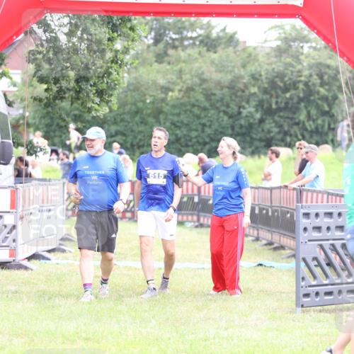 21.06.2026 - 29. Vierlanden-Triathlon Andreas Tolksdorf http://msf.ph/oto/9886245 21.06.2026 11:30:57 Ziel 615, 616, 615, 616 meine-sportfotos.de
