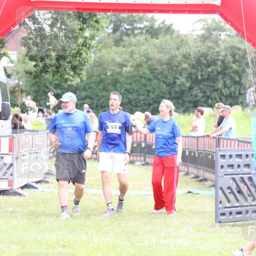 21.06.2026 - 29. Vierlanden-Triathlon Andreas Tolksdorf http://msf.ph/oto/9886249 21.06.2026 11:30:57 Ziel 615, 616, 615, 616 meine-sportfotos.de