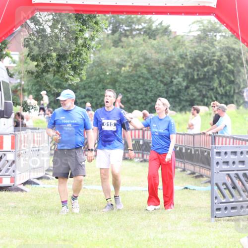 21.06.2026 - 29. Vierlanden-Triathlon Andreas Tolksdorf http://msf.ph/oto/9886264 21.06.2026 11:30:57 Ziel 615, 616, 615, 616 meine-sportfotos.de