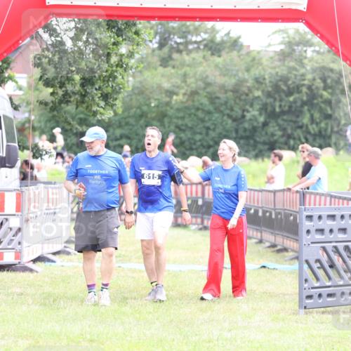 21.06.2026 - 29. Vierlanden-Triathlon Andreas Tolksdorf http://msf.ph/oto/9886269 21.06.2026 11:30:57 Ziel 615, 616, 615, 616 meine-sportfotos.de
