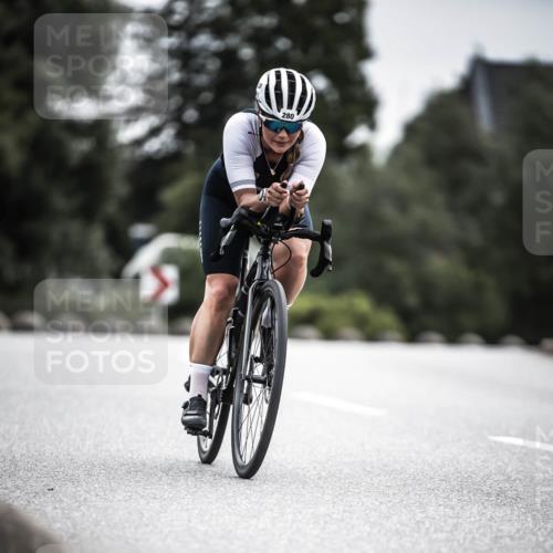 21.06.2026 - 29. Vierlanden-Triathlon H.Heesch http://msf.ph/oto/9886349 21.06.2026 10:40:39 Radfahren 151, 280 meine-sportfotos.de