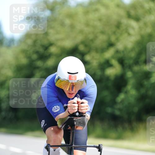 21.06.2026 - Viking Triathlon Michael Burmester http://msf.ph/oto/9886409 21.06.2026 11:27:01 Radfahren 41, 44, 63, 65, 74, 74, 87, 94, 103, 111, 154, 162, 163, 166, 211, 227, 266, 270, 275, 344, 348, 387, 411, 460, 484, 522, 569, 608, 651, 668 meine-sportfotos.de