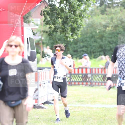 21.06.2026 - 29. Vierlanden-Triathlon Andreas Tolksdorf http://msf.ph/oto/9886492 21.06.2026 11:32:02 Ziel 581, 581 meine-sportfotos.de
