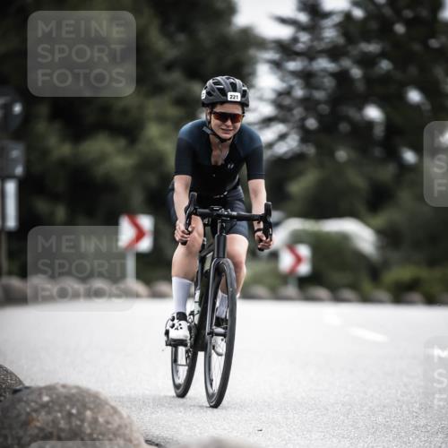 21.06.2026 - 29. Vierlanden-Triathlon H.Heesch http://msf.ph/oto/9886644 21.06.2026 10:41:33 Radfahren 221, 295, 397 meine-sportfotos.de
