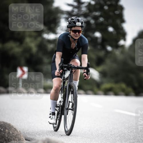 21.06.2026 - 29. Vierlanden-Triathlon H.Heesch http://msf.ph/oto/9886655 21.06.2026 10:41:33 Radfahren 221, 295, 397 meine-sportfotos.de