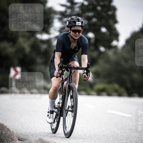 21.06.2026 - 29. Vierlanden-Triathlon H.Heesch http://msf.ph/oto/9886658 21.06.2026 10:41:33 Radfahren 221, 295, 397 meine-sportfotos.de