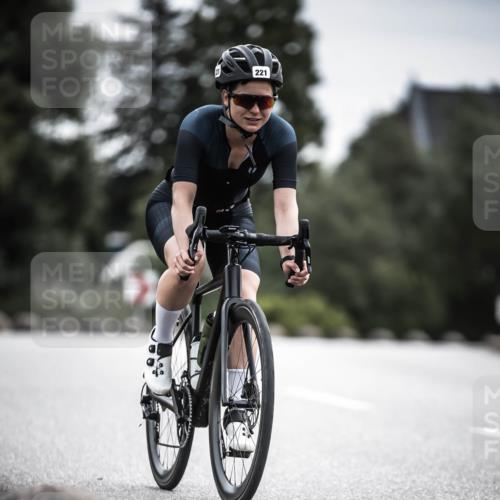 21.06.2026 - 29. Vierlanden-Triathlon H.Heesch http://msf.ph/oto/9886669 21.06.2026 10:41:33 Radfahren 221, 295, 397 meine-sportfotos.de