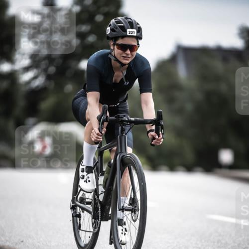 21.06.2026 - 29. Vierlanden-Triathlon H.Heesch http://msf.ph/oto/9886675 21.06.2026 10:41:33 Radfahren 221, 295, 397 meine-sportfotos.de