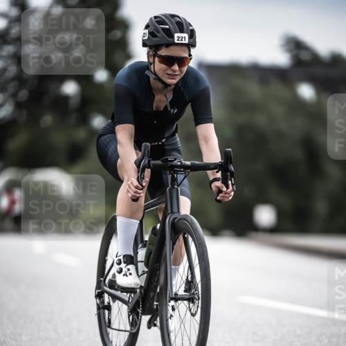 21.06.2026 - 29. Vierlanden-Triathlon H.Heesch http://msf.ph/oto/9886682 21.06.2026 10:41:33 Radfahren 221, 295, 397 meine-sportfotos.de