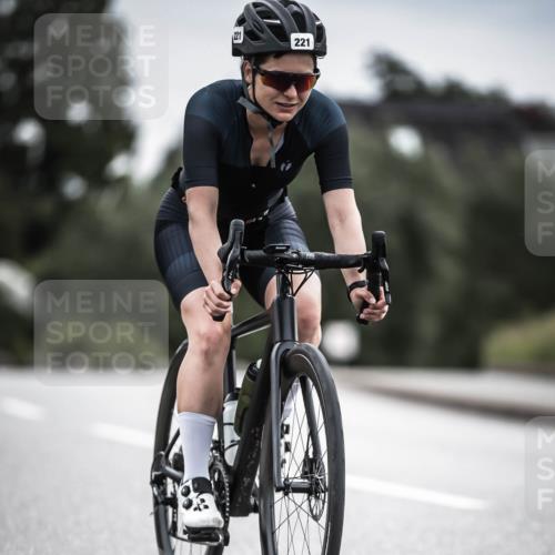 21.06.2026 - 29. Vierlanden-Triathlon H.Heesch http://msf.ph/oto/9886687 21.06.2026 10:41:34 Radfahren 221, 295, 397 meine-sportfotos.de
