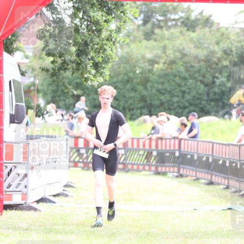 21.06.2026 - 29. Vierlanden-Triathlon Andreas Tolksdorf http://msf.ph/oto/9886698 21.06.2026 11:32:50 Ziel 458, 458 meine-sportfotos.de