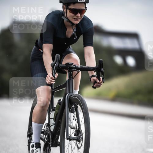 21.06.2026 - 29. Vierlanden-Triathlon H.Heesch http://msf.ph/oto/9886700 21.06.2026 10:41:34 Radfahren 221, 295, 397 meine-sportfotos.de