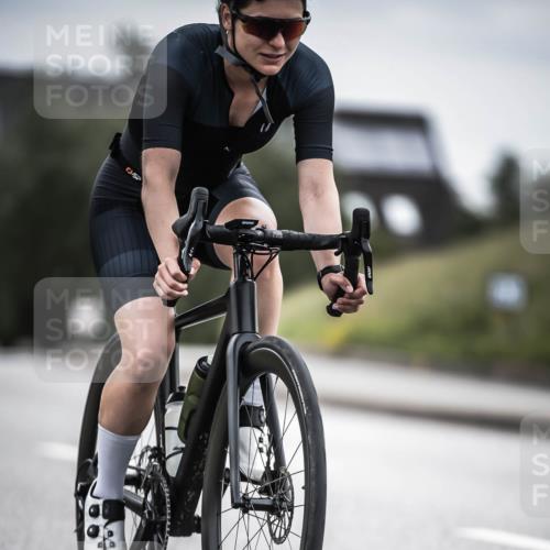 21.06.2026 - 29. Vierlanden-Triathlon H.Heesch http://msf.ph/oto/9886701 21.06.2026 10:41:34 Radfahren 221, 295, 397 meine-sportfotos.de