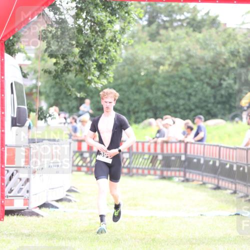 21.06.2026 - 29. Vierlanden-Triathlon Andreas Tolksdorf http://msf.ph/oto/9886703 21.06.2026 11:32:50 Ziel 458, 458 meine-sportfotos.de