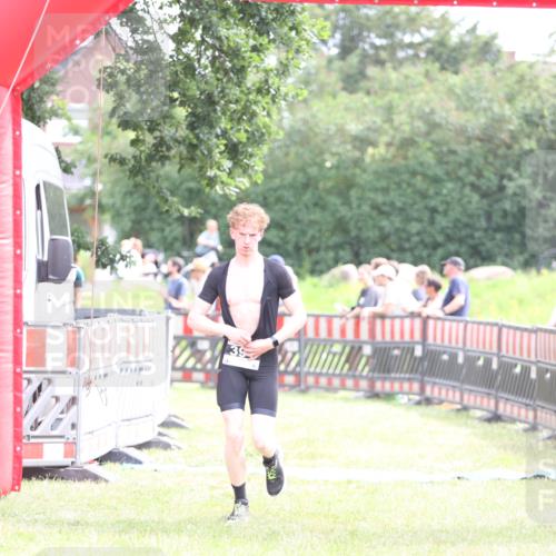 21.06.2026 - 29. Vierlanden-Triathlon Andreas Tolksdorf http://msf.ph/oto/9886713 21.06.2026 11:32:50 Ziel 458, 458 meine-sportfotos.de