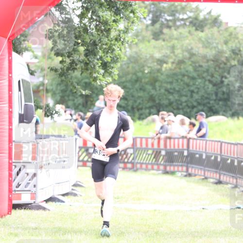 21.06.2026 - 29. Vierlanden-Triathlon Andreas Tolksdorf http://msf.ph/oto/9886726 21.06.2026 11:32:50 Ziel 458, 458 meine-sportfotos.de