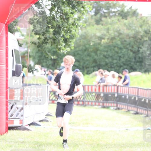 21.06.2026 - 29. Vierlanden-Triathlon Andreas Tolksdorf http://msf.ph/oto/9886730 21.06.2026 11:32:50 Ziel 458, 458 meine-sportfotos.de