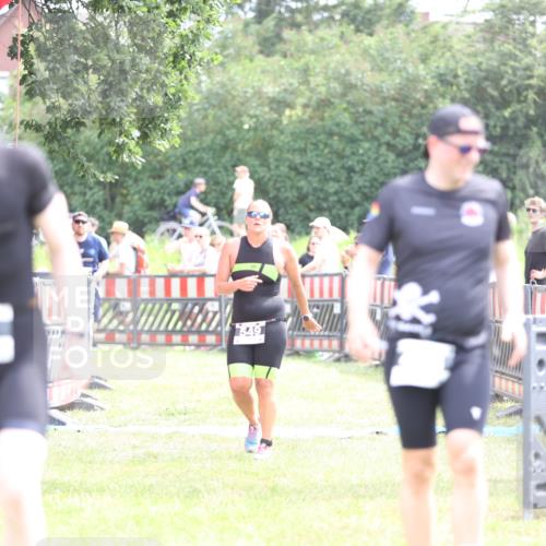 21.06.2026 - 29. Vierlanden-Triathlon Andreas Tolksdorf http://msf.ph/oto/9886802 21.06.2026 11:33:02 Ziel 325, 458, 549, 325, 458, 549 meine-sportfotos.de