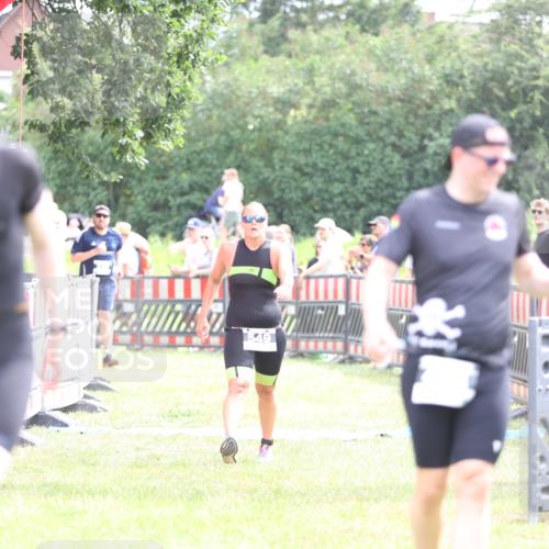 21.06.2026 - 29. Vierlanden-Triathlon Andreas Tolksdorf http://msf.ph/oto/9886816 21.06.2026 11:33:02 Ziel 325, 458, 549, 325, 458, 549 meine-sportfotos.de