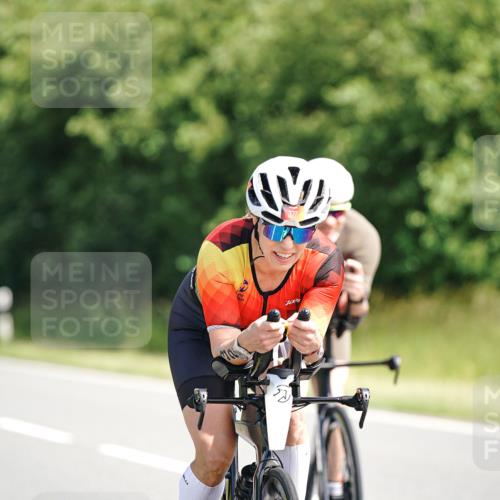 21.06.2026 - Viking Triathlon Michael Burmester http://msf.ph/oto/9886822 21.06.2026 11:30:03 Radfahren 27, 34, 45, 125, 127, 167, 188, 220, 300, 327, 333, 340, 356, 464, 519, 601, 610, 615, 646, 647, 656, 663 meine-sportfotos.de