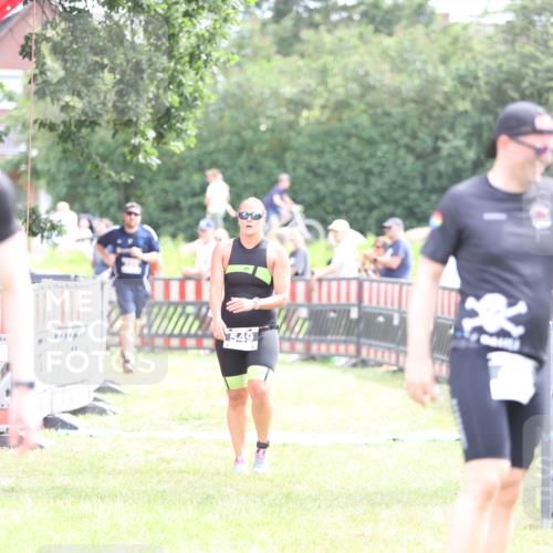 21.06.2026 - 29. Vierlanden-Triathlon Andreas Tolksdorf http://msf.ph/oto/9886839 21.06.2026 11:33:03 Ziel 325, 549, 325, 549 meine-sportfotos.de
