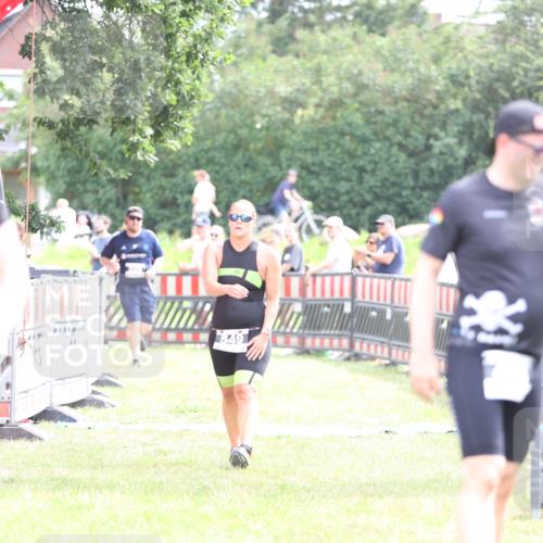 21.06.2026 - 29. Vierlanden-Triathlon Andreas Tolksdorf http://msf.ph/oto/9886844 21.06.2026 11:33:03 Ziel 325, 549, 325, 549 meine-sportfotos.de