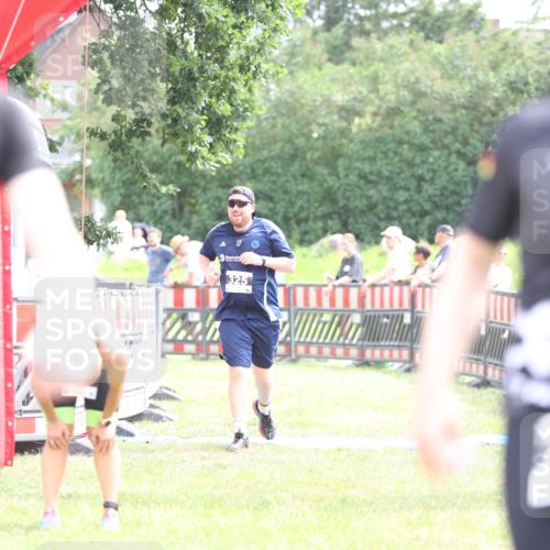 21.06.2026 - 29. Vierlanden-Triathlon Andreas Tolksdorf http://msf.ph/oto/9886848 21.06.2026 11:33:07 Ziel 325, 549, 325, 549 meine-sportfotos.de
