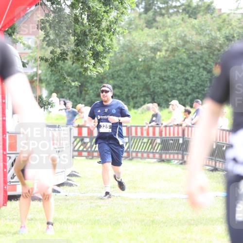 21.06.2026 - 29. Vierlanden-Triathlon Andreas Tolksdorf http://msf.ph/oto/9886853 21.06.2026 11:33:07 Ziel 325, 549, 325, 549 meine-sportfotos.de