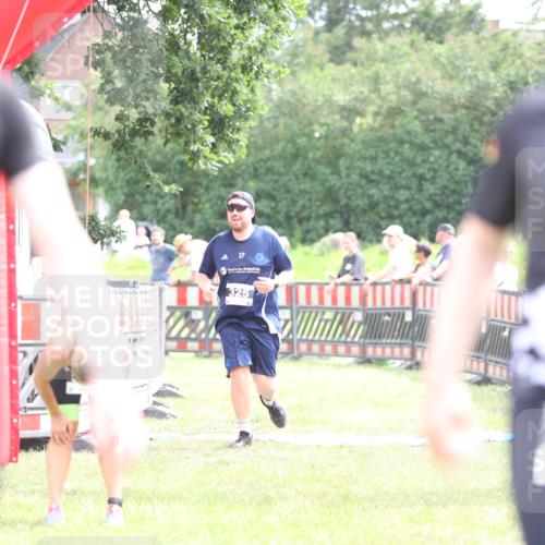 21.06.2026 - 29. Vierlanden-Triathlon Andreas Tolksdorf http://msf.ph/oto/9886858 21.06.2026 11:33:07 Ziel 325, 549, 325, 549 meine-sportfotos.de
